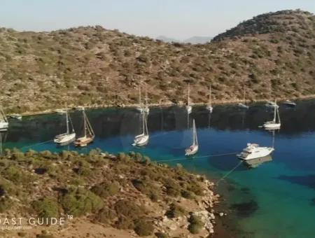 Gebaut Auf Einem Grundstück Von 7000 M2, Das Yacht Club Hotel ,Yacht Zum Verkauf Durch Die Lage Am Meer