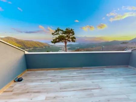 Marmaris Gökbel Mevkiinde Muhteşem Deniz Manzaralı Yüzme Havuzlu 800M2 Arsa İçerisinde 4 Oda 1 Salon Özel Yapım Villa